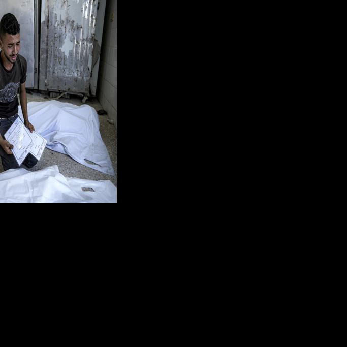 Hombre pierde a su esposa y gemelos recién nacidos tras ataque israelí en Gaza