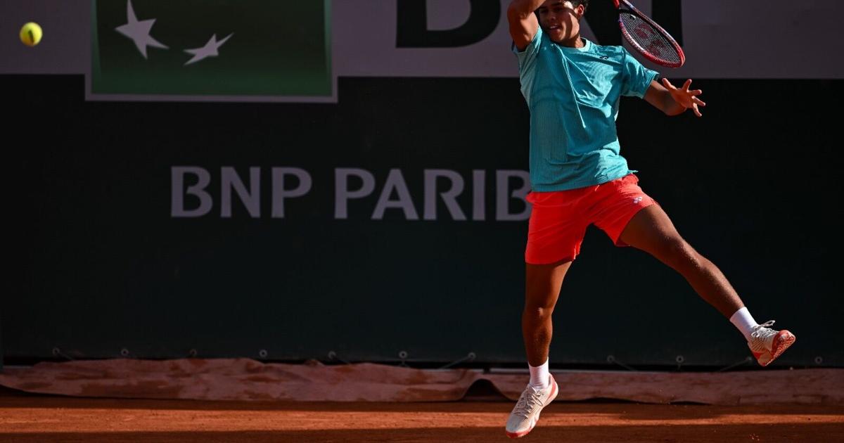 Yannik Álvarez avanza a las semifinales de dobles juveniles en Roland Garros