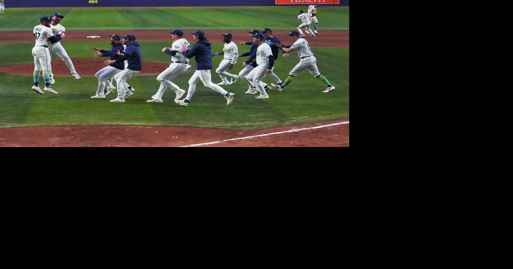 Peralta, Caminero y Díaz impulsan a los Rays a la Serie Mundial tras vencer 7-3 a los Guardianes