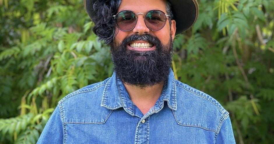Artista puertorriqueño Osvaldo Budet inaugura exposición sobre racismo y colonialismo en Australia