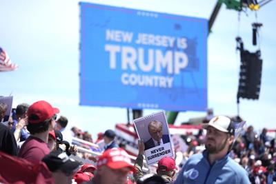 Trump se reúne en la costa de Jersey durante receso judicia
