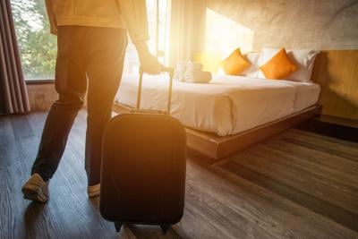 INSÓLITO: Hombre se queda 600 noches en hotel cinco estrellas sin pagar