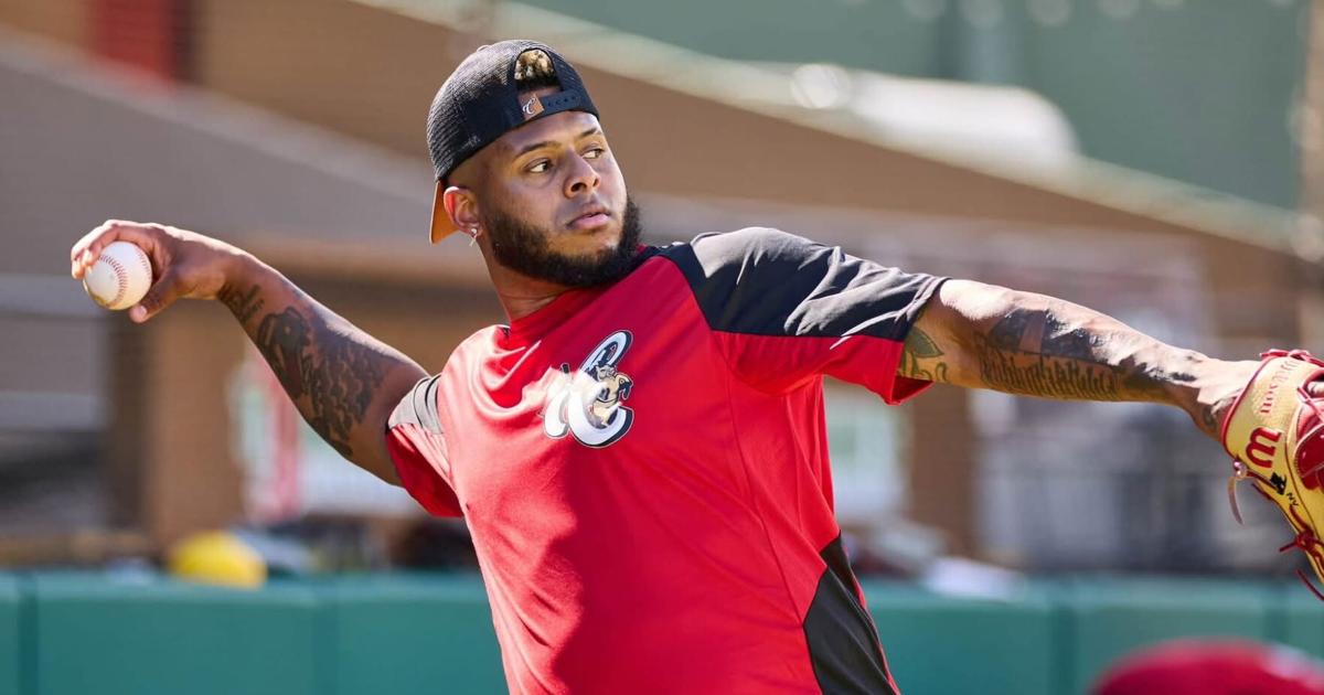 Nelson Velázquez negocia contrato en Japón con cláusula para jugar béisbol invernal en PR