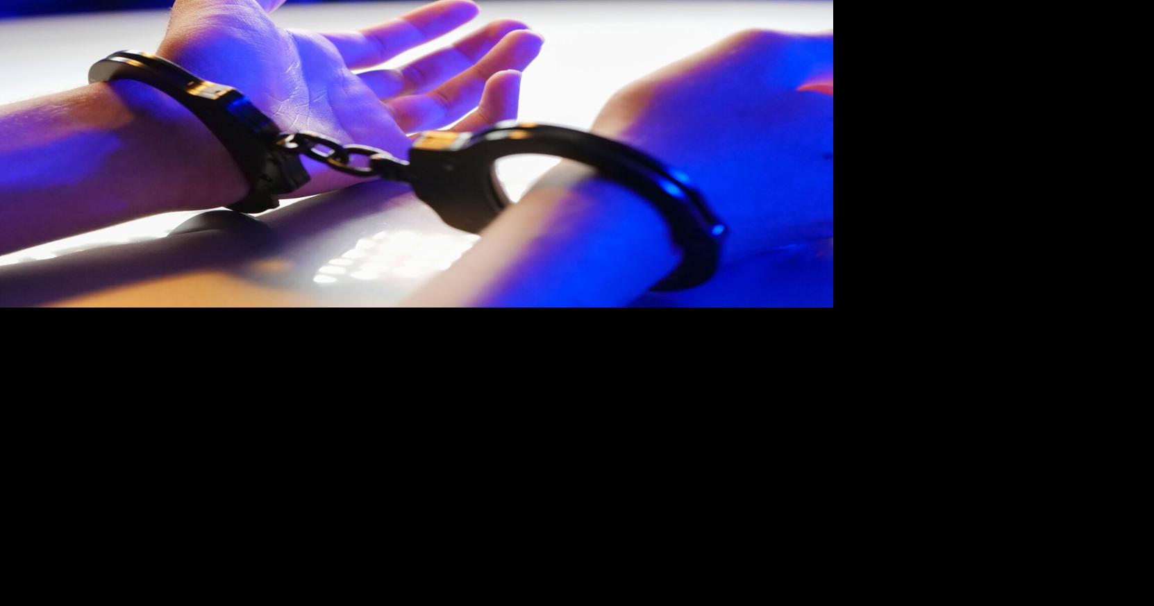 Arrestan a tres personas en allanamiento con drogas en residencial de San Juan