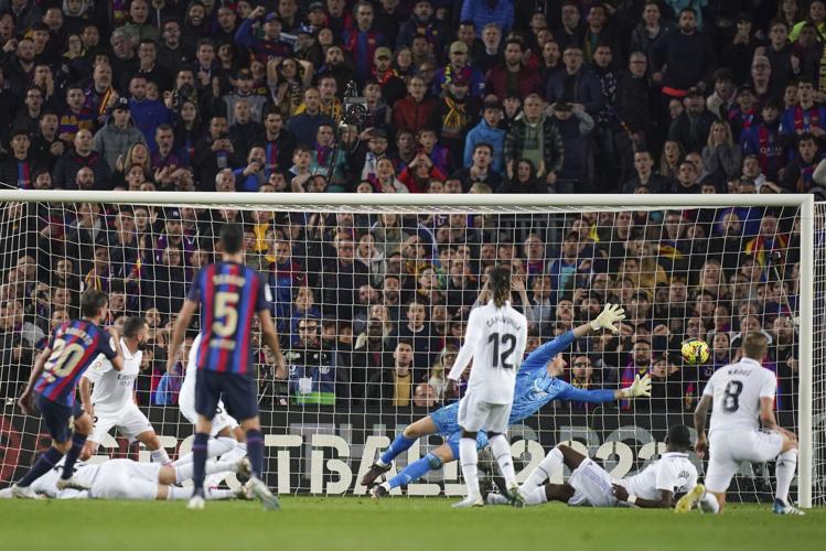 Barcelona acaricia el campeonato de La Liga tras derrotar al Real ...