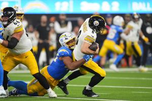 Chargers derrotan a Aaron Rodgers y Steelers 25-10 en horario estelar
