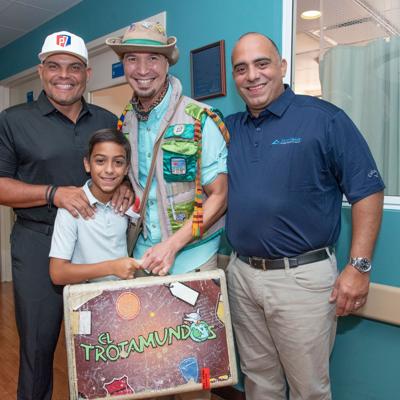 Sun West Mortgage e Iván Rodríguez comparten con pacientes pediátricos