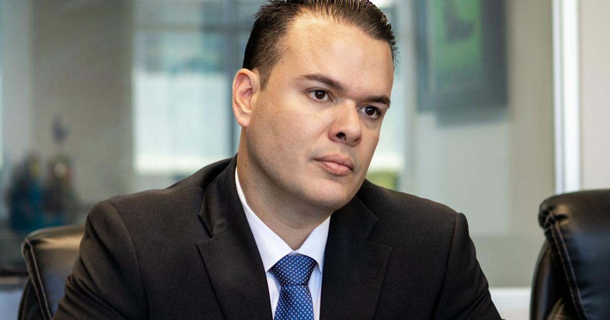 Radican querella en Ética Gubernamental contra secretario de DACO por campaña en horas laborales