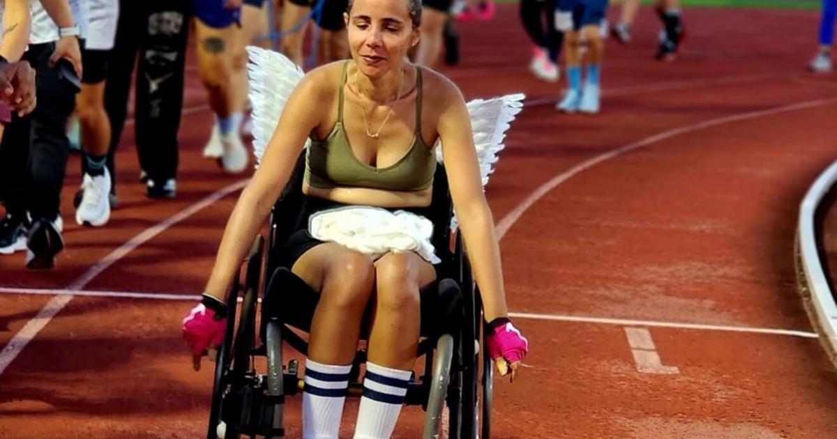 Melanie Valdés completa reto de 12 horas en silla de ruedas y espera validación Guinness
