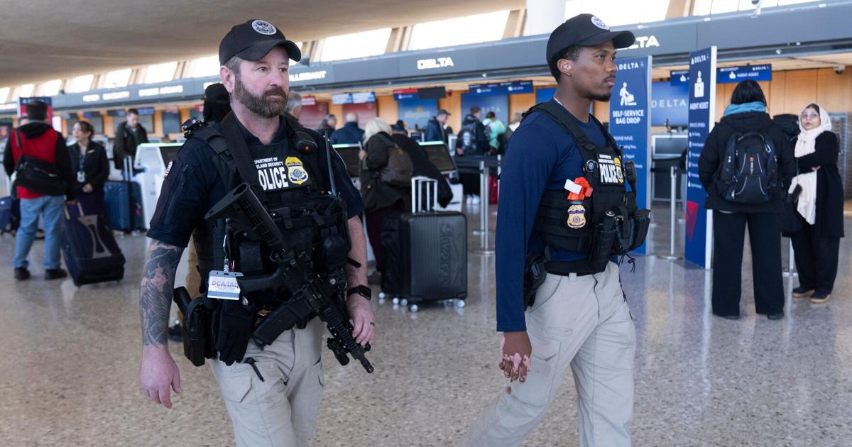 Cámara de EE.UU. lista para votar $70,000 millones para financiar ICE y CBP por tres años