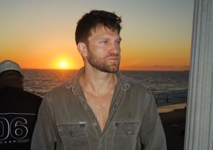 Imagen de la cobertura de: Keegan Allen denuncia asalto a punta de pistola y cuchillo en West Hollywood