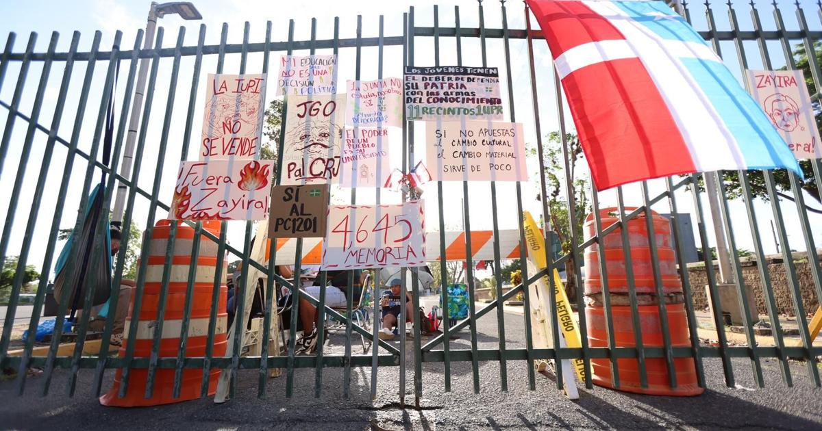 "Fuera Zayira", reclaman en paro los estudiantes de la UPR en Río Piedras
