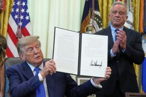 Imagen de la cobertura de: Trump repite afirmaciones falsas sobre vacunas infantiles y su relación con el autismo