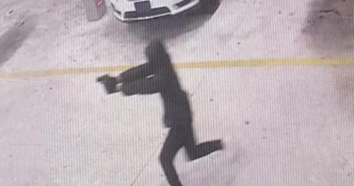 Buscan sospechoso tras intento de robo con dos heridos en gasolinera de Bayamón