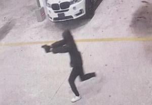 Imagen del artículo de El Vocero: Buscan a sospechoso tras intento de robo que dejó dos heridos en Bayamón