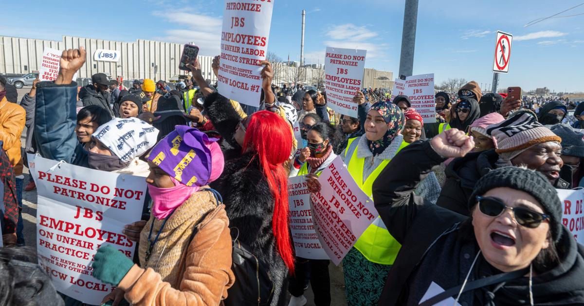 Tras tres semanas: Trabajadores suspenden huelga en fábrica de carne en Estados Unidos