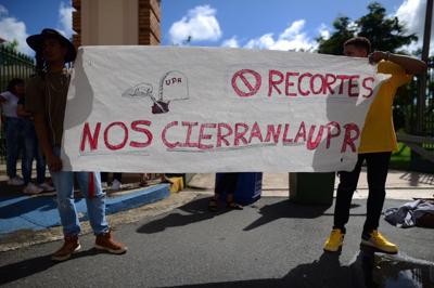 Protesta frente a la UPR