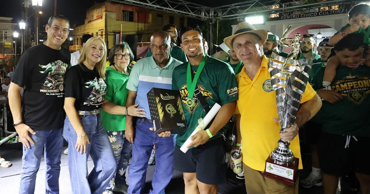 Comerío celebra con caravana su segundo campeonato de béisbol Doble A