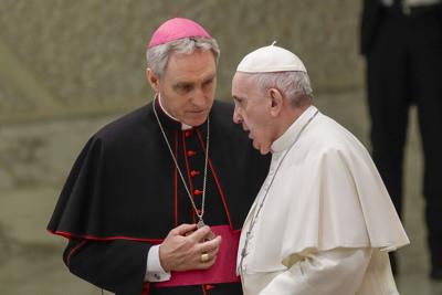 Gaenswein: Libro sobre Benedicto XVI llega tras muerte del papa emérito