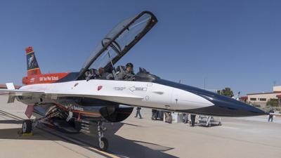 Un avión de combate controlado por IA lleva al líder de la Fuerza Aérea a un viaje sin precedentes