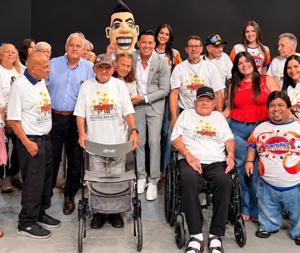 Imagen de la cobertura de: Alex DJ recibe a residentes de Hacienda Margarita en “Puerto Rico Gana”