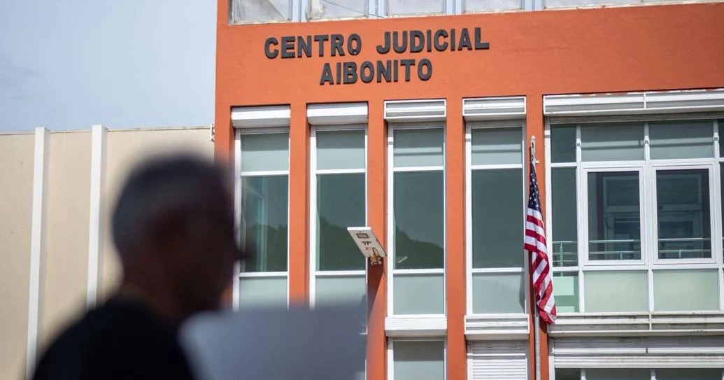 Jueza ordena a Anthonieska Avilés usar acceso principal al tribunal de Aibonito