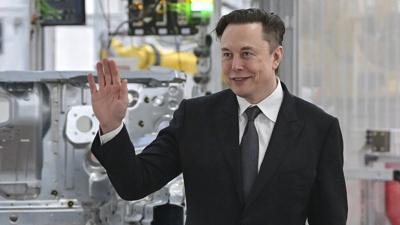 Elon Musk vende $3,950 millones en acciones de Tesla