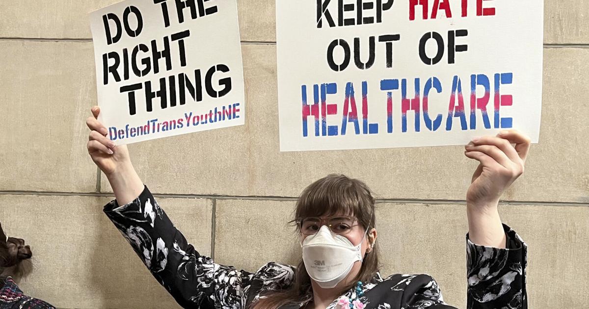 Aprueban proyecto de ley que prohíbe tratamientos de afirmación de ...