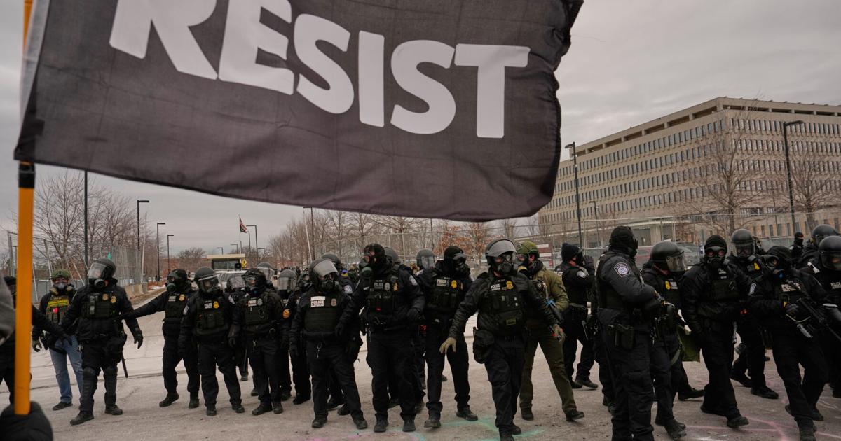 Casa Blanca descarta enviar agentes de ICE a centros electorales, pero genera inquietud