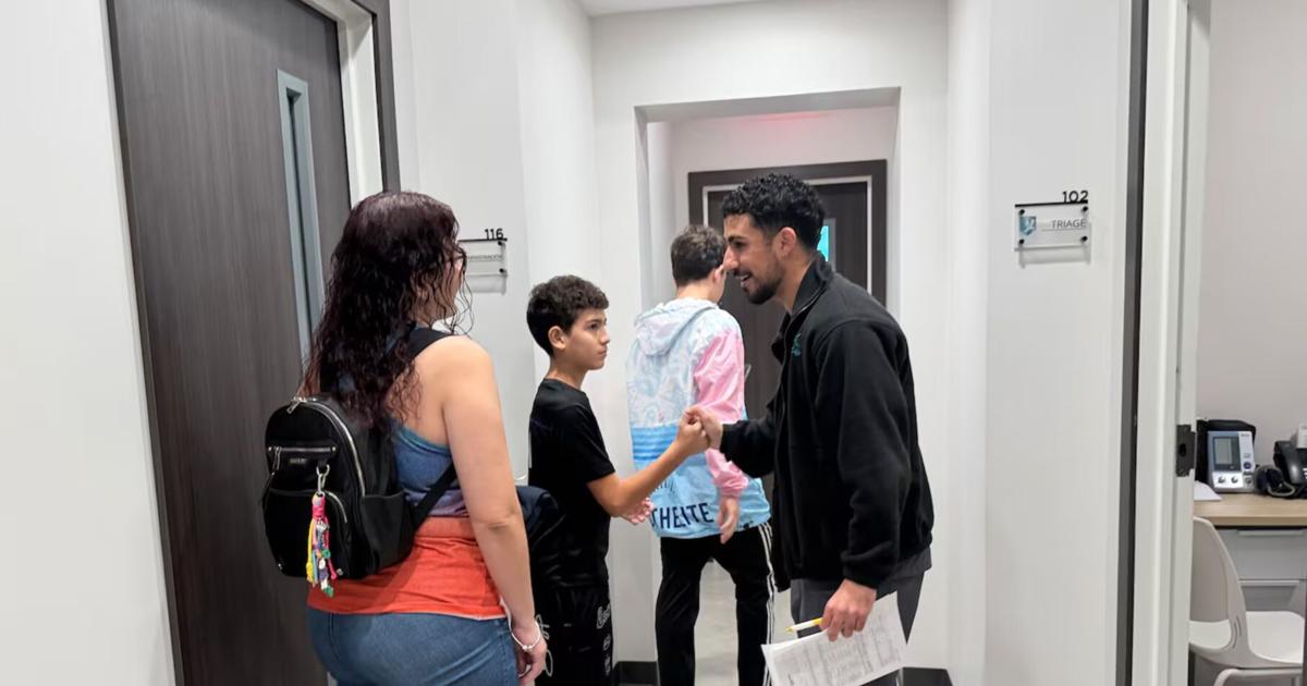 Brindan evaluaciones médicas gratuitas a jóvenes atletas en la Isla