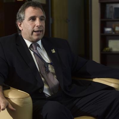 Douglas Leff confirma investigaciones relacionadas a sobornos