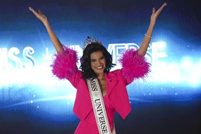 Miss Universe 2023 vive "exilio indefinido", dice la directora del certamen