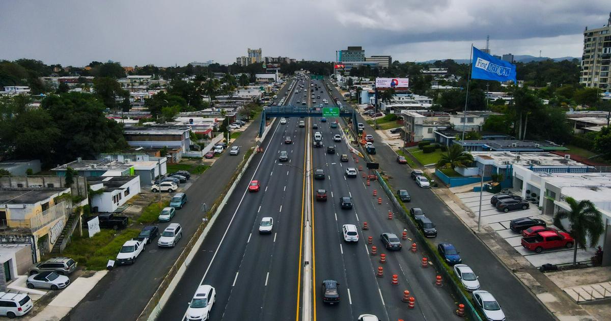 Choque entre dos vehículos provoca el cierre de carriles en el expreso Martínez Nadal