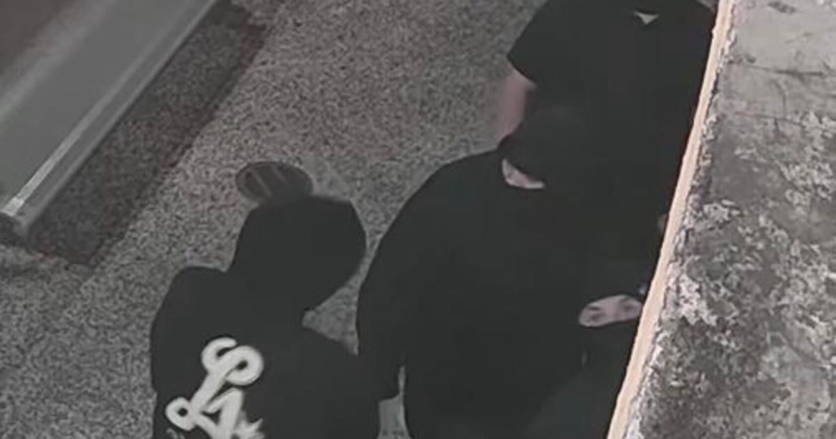 Buscan a cuatro sospechosos por robo en joyería de Yauco