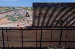 ZDA okrepile varnost na meji z Mehiko z dodatno bodečo žico