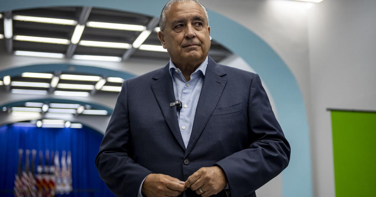 Carlo Linares niega tener representación legal en controversia por contrato de energía