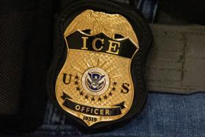 Imagen del artículo de El Vocero: Todos los agentes de ICE tendrán cámaras corporales, informa la agencia