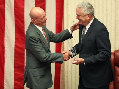 Rivera Schatz anuncia proceso para llenar vacante de Larry Seilhamer