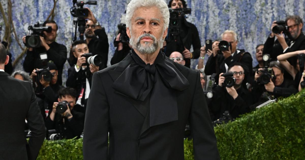 FOTOS: Irreconocible Bad Bunny en la Met Gala