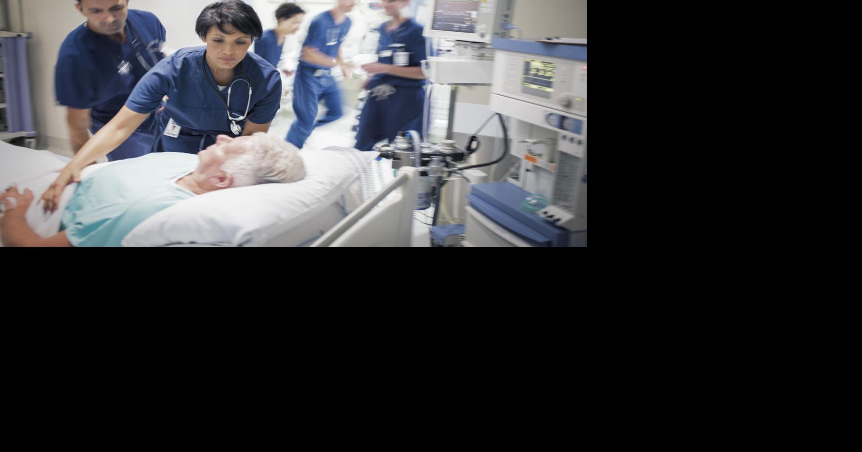 Secretario de Salud advierte sobre fuga de talento, presión en servicios y brechas de acceso, mientras impulsa reformas regulatorias, telemedicina y expansión de servicios comunitarios.