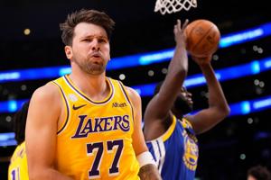 Imagen de la cobertura de: Yaxel Lendeborg y Luka Doncic protagonizan un intercambio caliente en la NBA