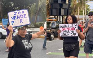 Imagen de la cobertura de: Protesta en el Puente Dos Hermanos durante actividad de la gobernadora