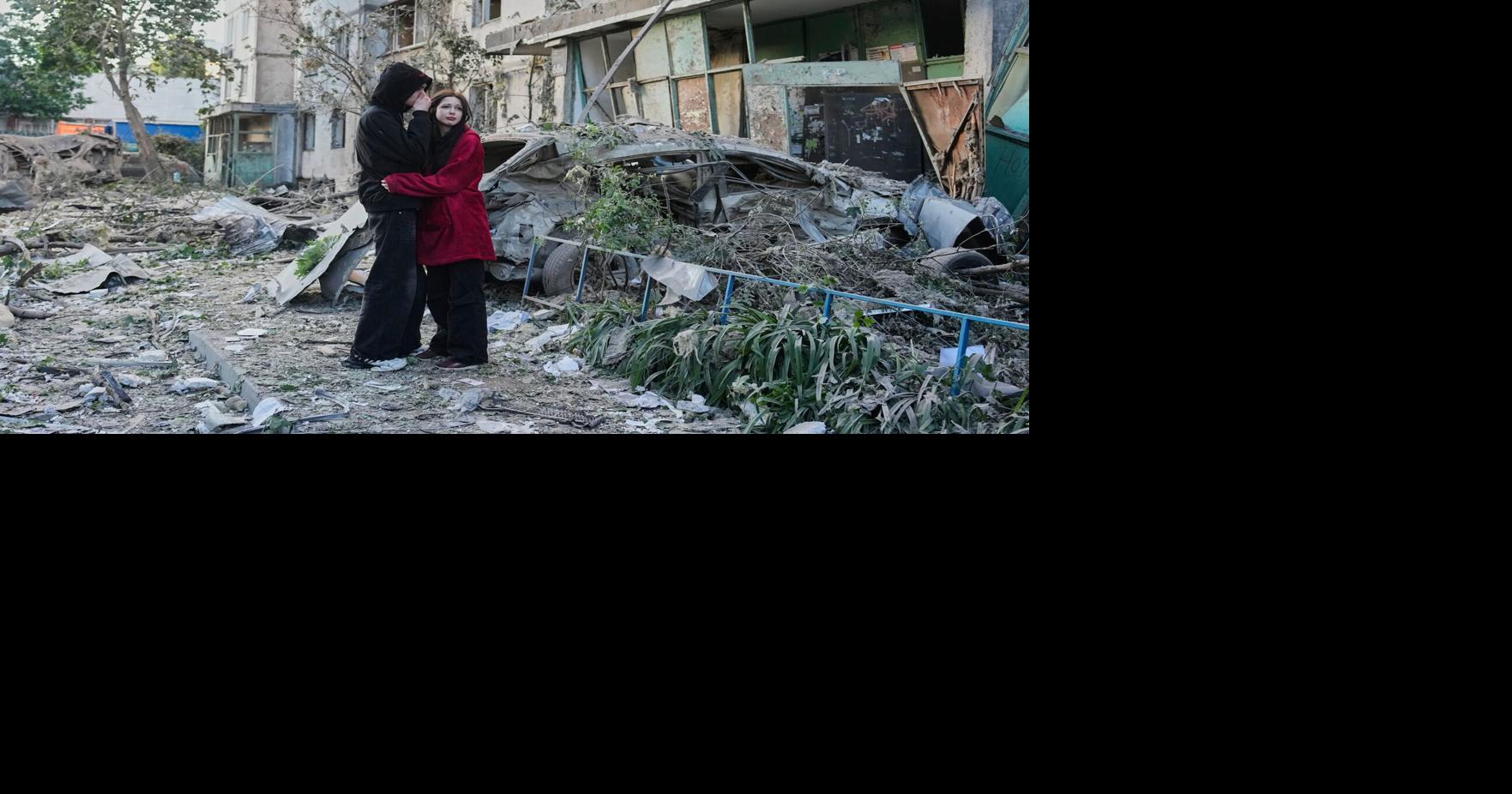 Rusia lanzó cientos de drones y decenas de misiles contra Kiev y otras ciudades ucranianas, en una de las ofensivas aéreas más intensas de los últimos meses. 

Entre las víctimas figuran varios menores de edad.