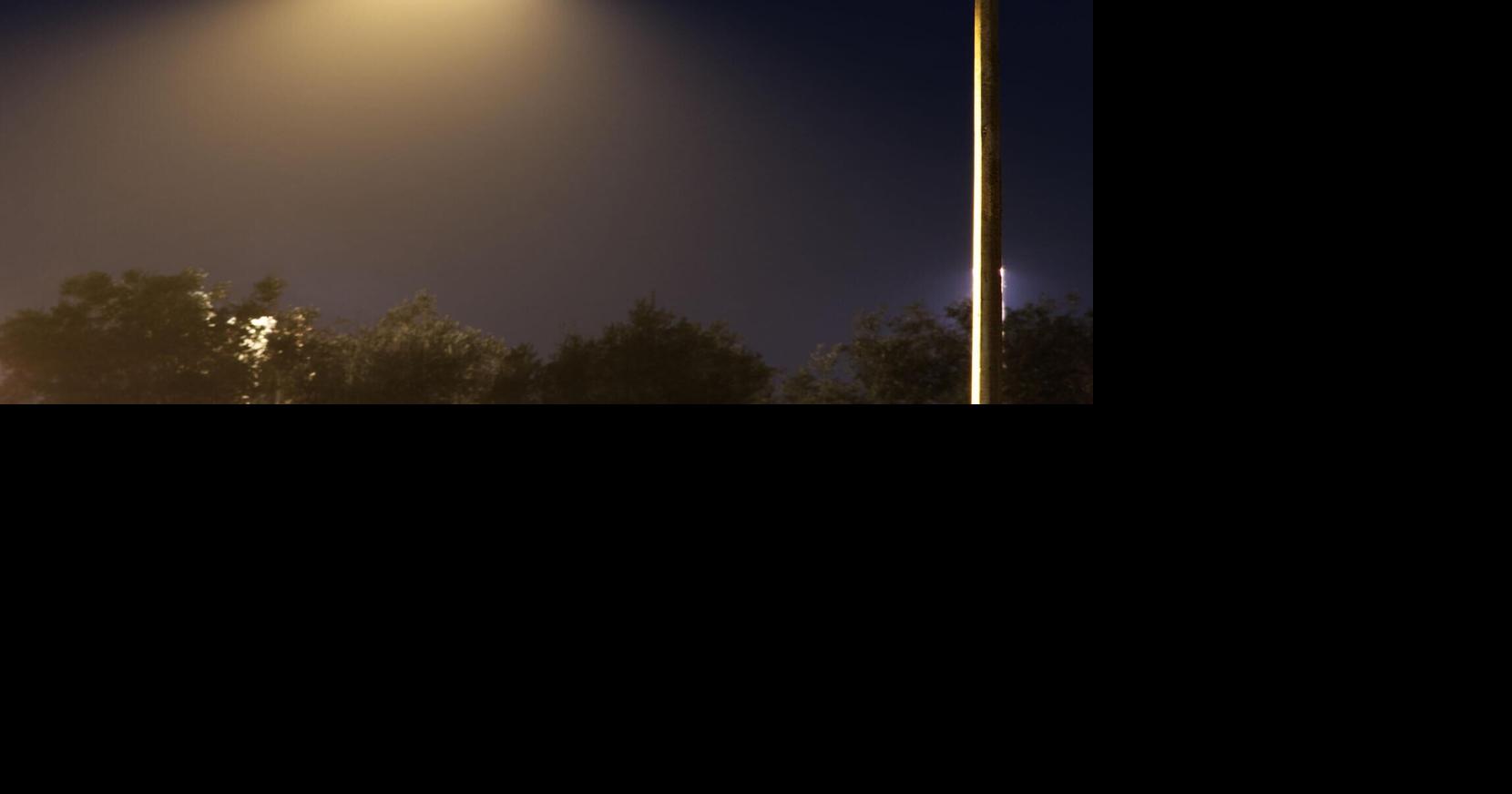 Guayama instala 300 luminarias y exige a LUMA energizar postes apagados desde María