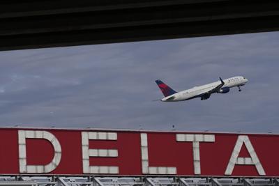 Delta pierde $363 millones, pero prevé aumento en reservación de viajes