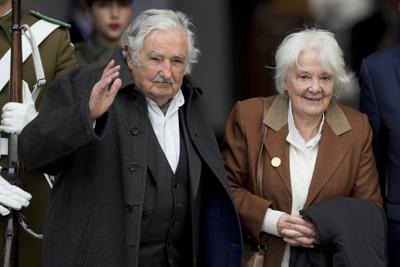 Expresidente uruguayo José Mujica anuncia que padece cáncer