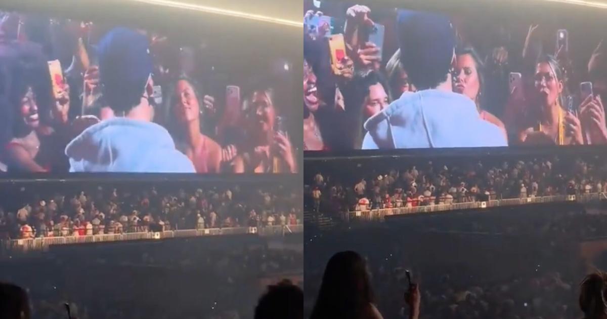 Fanática intenta besar a Bad Bunny en concierto en París y él solo se ríe