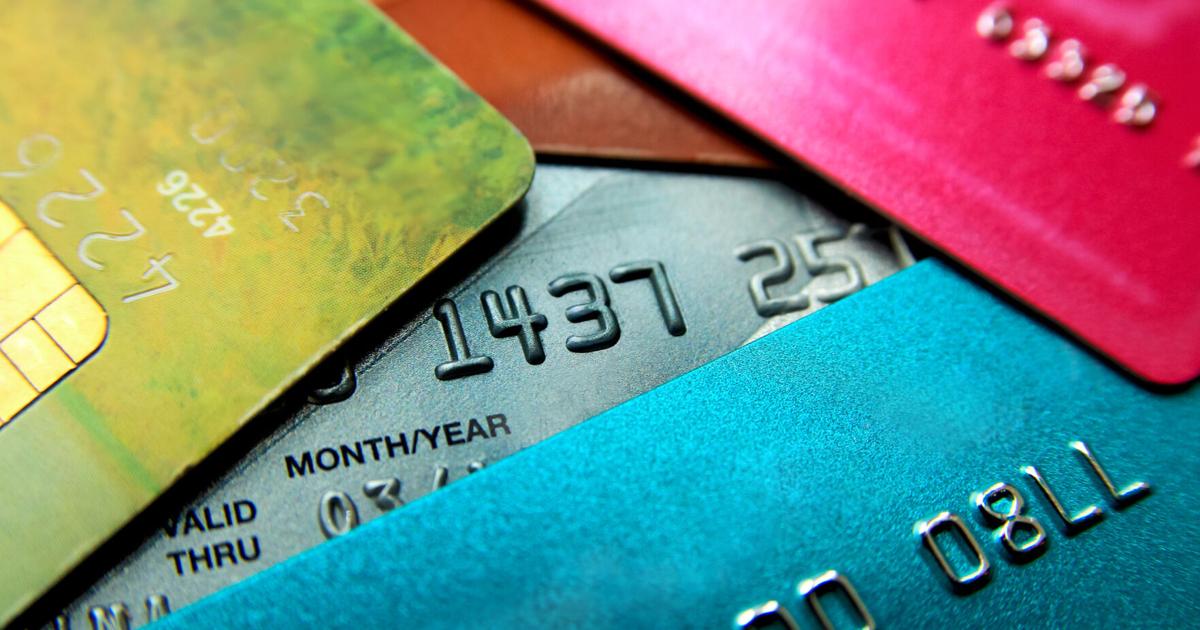 Mujer de Ponce enfrenta cargos por usar tarjeta bancaria de persona fallecida