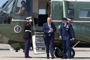 Imagen de la cobertura de: FAA investiga despegue de avión durante aproximación del helicóptero de Trump