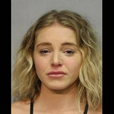 Una modelo de OnlyFans fue acusada de asesinato luego de apuñalar a su novio